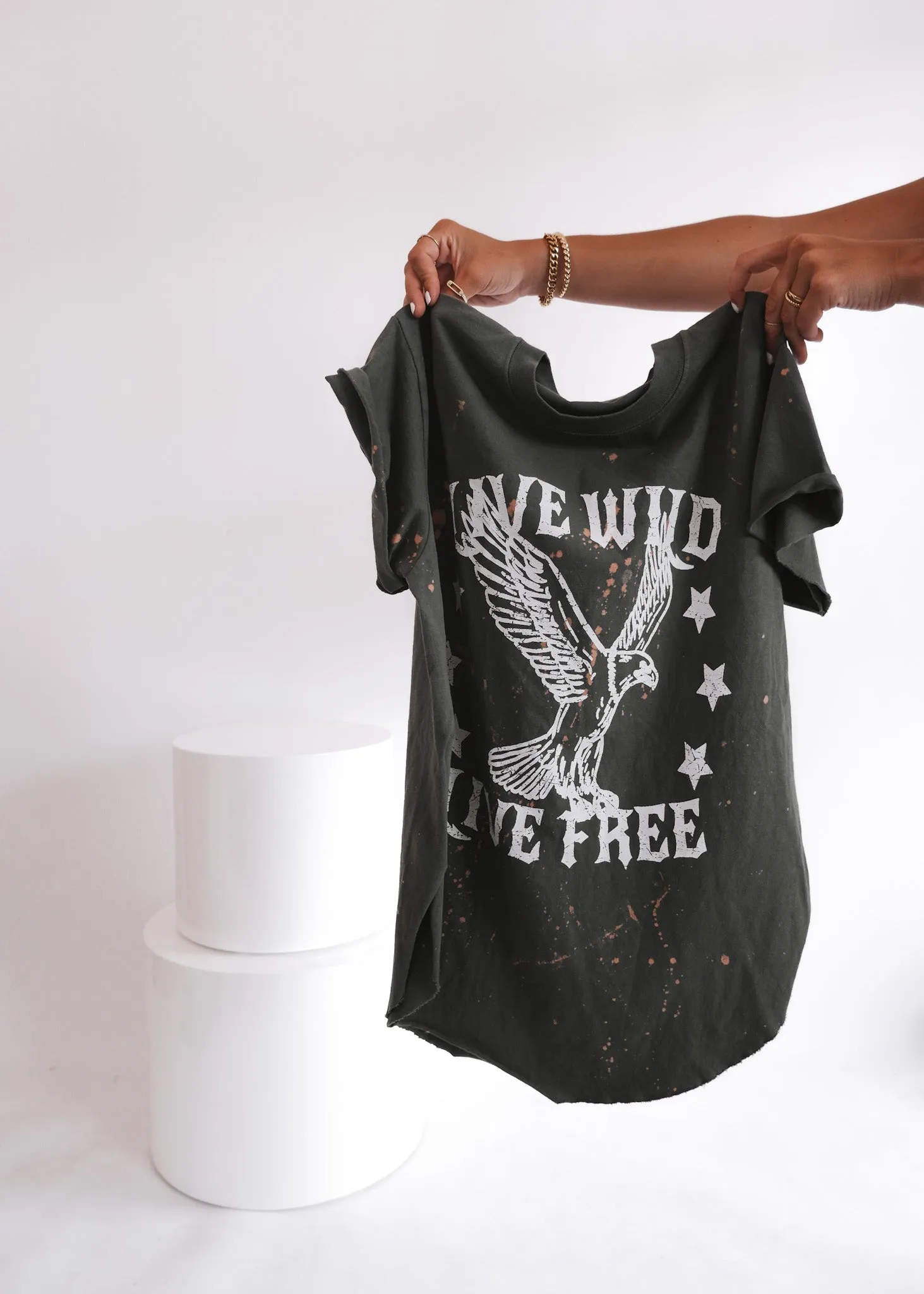 BORN FREE EAGLE BLEACHED OUT SIDE SLIT TEE